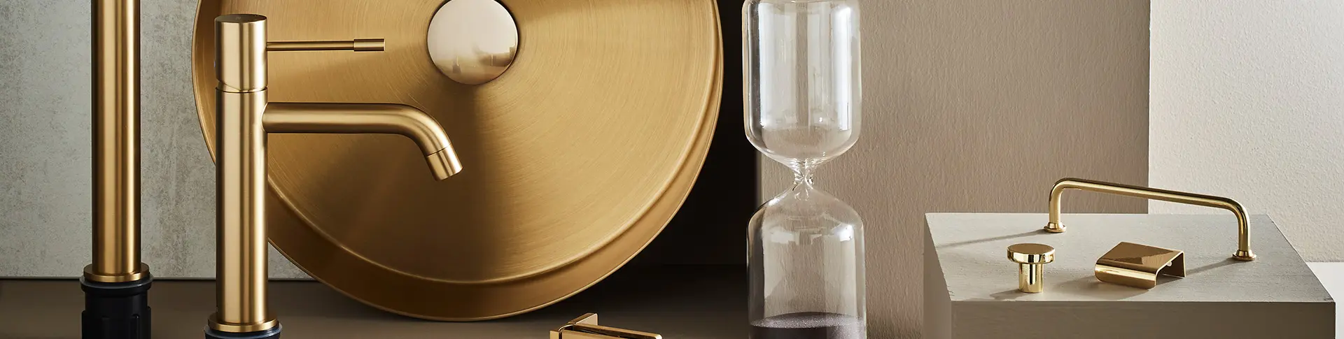 Calm -  Inspiroiva messinki kylpyhuone