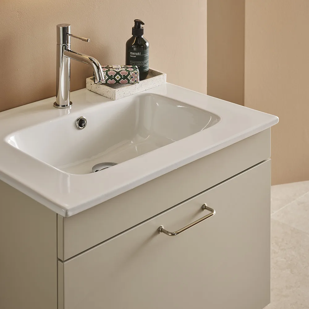 Allas, jossa on suuri pesuallas